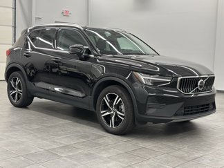 Used 2024 Volvo XC40 B5 Core image 1