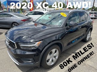 Used 2022 Volvo XC40 T5 Momentum image 1
