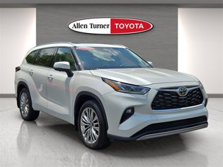 Used 2024 Toyota Highlander Platinum image 1