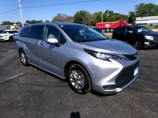 Used 2022 Toyota Sienna LE image 1