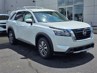 New 2025 Nissan Pathfinder SL image 1
