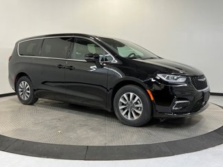 New 2025 Chrysler Pacifica Select w/ Uconnect Theater Family Group image 1