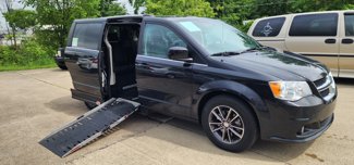 Used 2017 Dodge Grand Caravan SXT image 1