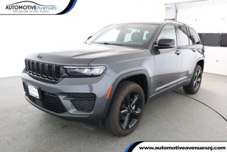 Used 2023 Jeep Grand Cherokee Altitude image 1