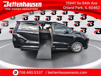 Used 2024 Toyota Sienna XLE image 1