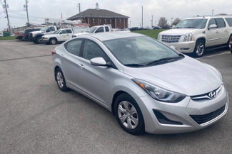 Used 2016 Hyundai Elantra SE image 1
