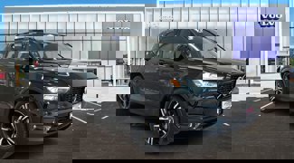 Used 2022 Volvo XC40 T5 R-Design image 1