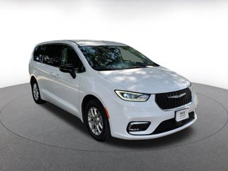 Used 2024 Chrysler Pacifica Touring-L image 1