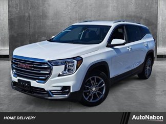 Used 2024 GMC Terrain SLT image 1