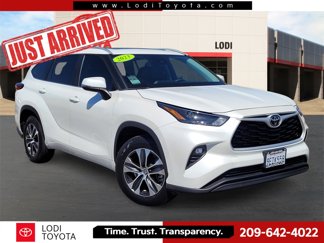 Used 2023 Toyota Highlander XLE image 1