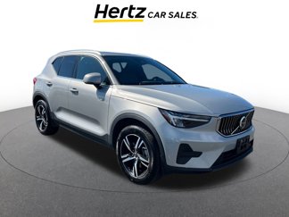 Used 2024 Volvo XC40 B5 Core image 1