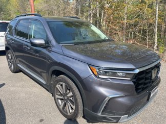 Used 2025 Honda Pilot Touring image 1