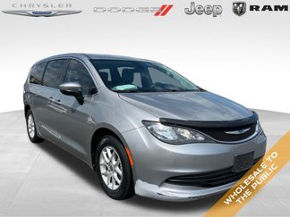 Used 2017 Chrysler Pacifica LX image 1