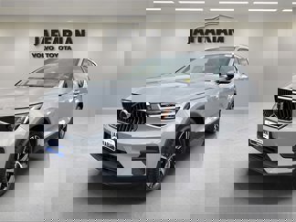 Certified 2025 Volvo XC40 B5 Core image 1