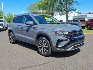 Certified 2022 Volkswagen Taos SE image 1