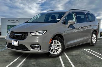 Used 2022 Chrysler Pacifica Touring-L image 1