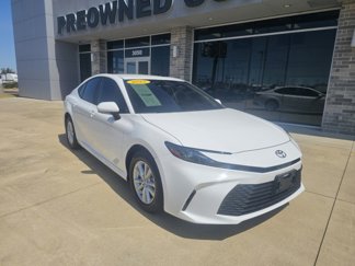 Used 2025 Toyota Camry LE image 1