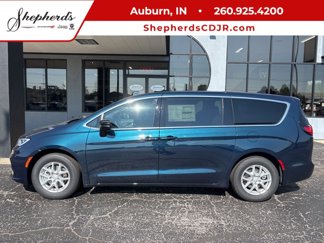 New 2025 Chrysler Pacifica Select image 1