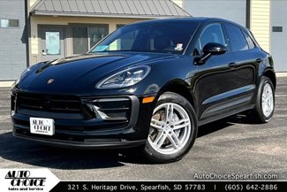 Used 2024 Porsche Macan image 1