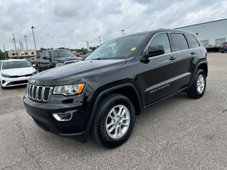 Used 2019 Jeep Grand Cherokee Laredo image 1