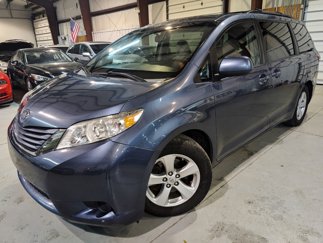 Used 2015 Toyota Sienna LE image 1
