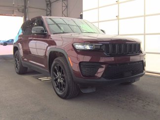 Used 2023 Jeep Grand Cherokee Altitude image 1