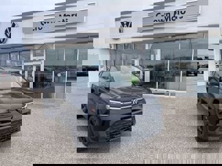 New 2025 Volkswagen Taos SE image 1