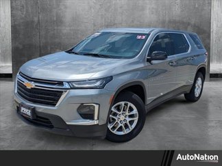 Used 2023 Chevrolet Traverse LS image 1