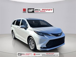 Used 2024 Toyota Sienna XLE image 1