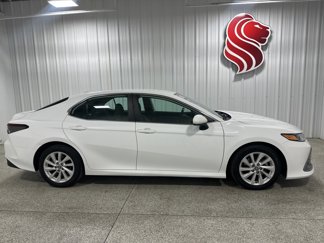 Used 2022 Toyota Camry LE image 1
