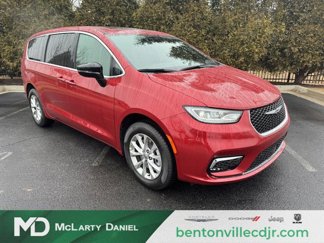 New 2025 Chrysler Pacifica Select image 1