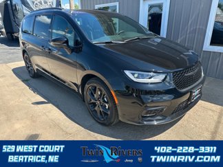New 2024 Chrysler Pacifica Limited w/ S Appearance Package image 1