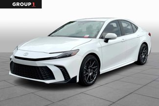 Used 2025 Toyota Camry SE image 1
