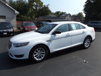 Used 2013 Ford Taurus SE image 1