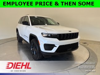 New 2025 Jeep Grand Cherokee Altitude image 1