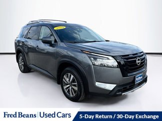 Used 2024 Nissan Pathfinder SL w/ Black Appearance Package video 1