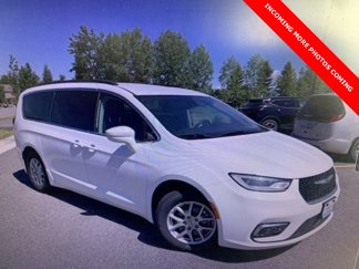Used 2022 Chrysler Pacifica Touring-L image 1