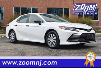 Used 2022 Toyota Camry LE image 1