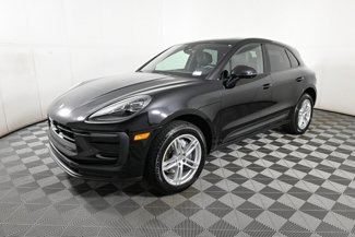 Certified 2025 Porsche Macan image 1