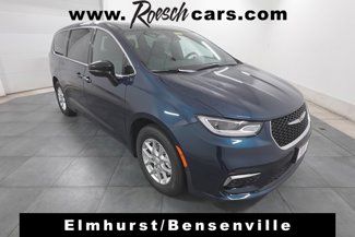 New 2025 Chrysler Pacifica Select image 1