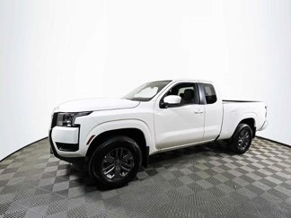 Certified 2025 Nissan Frontier SV image 1