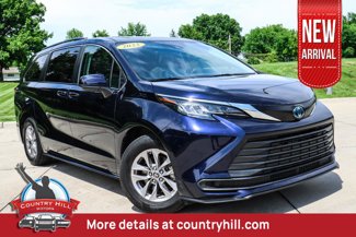 Used 2022 Toyota Sienna LE image 1