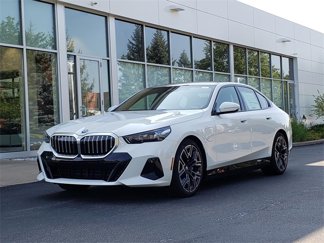 New 2026 BMW 550e xDrive w/ Premium Package image 1