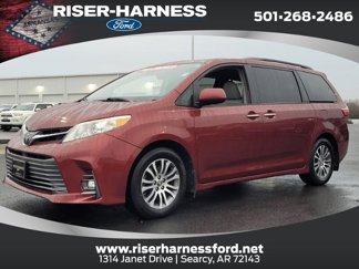 Used 2019 Toyota Sienna XLE image 1