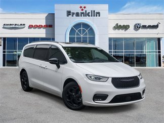New 2025 Chrysler Pacifica Select image 1