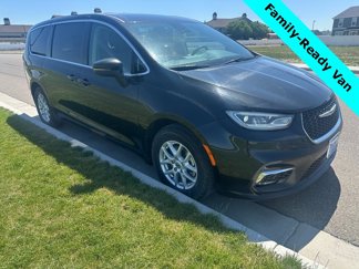 Used 2023 Chrysler Pacifica Touring-L image 1