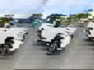 New 2025 Nissan Pathfinder SL image 1
