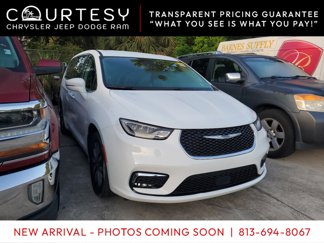 Used 2022 Chrysler Pacifica Touring-L image 1