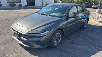 Used 2024 Hyundai Elantra SEL image 1