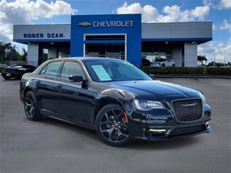 Used 2021 Chrysler 300 Touring L image 1